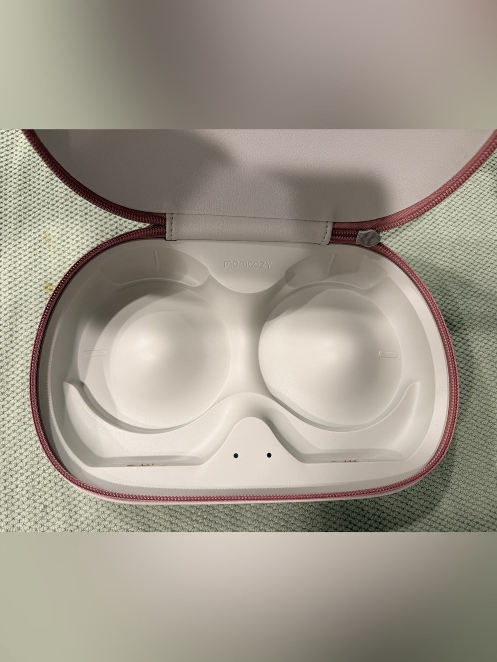 Momcozy charging case